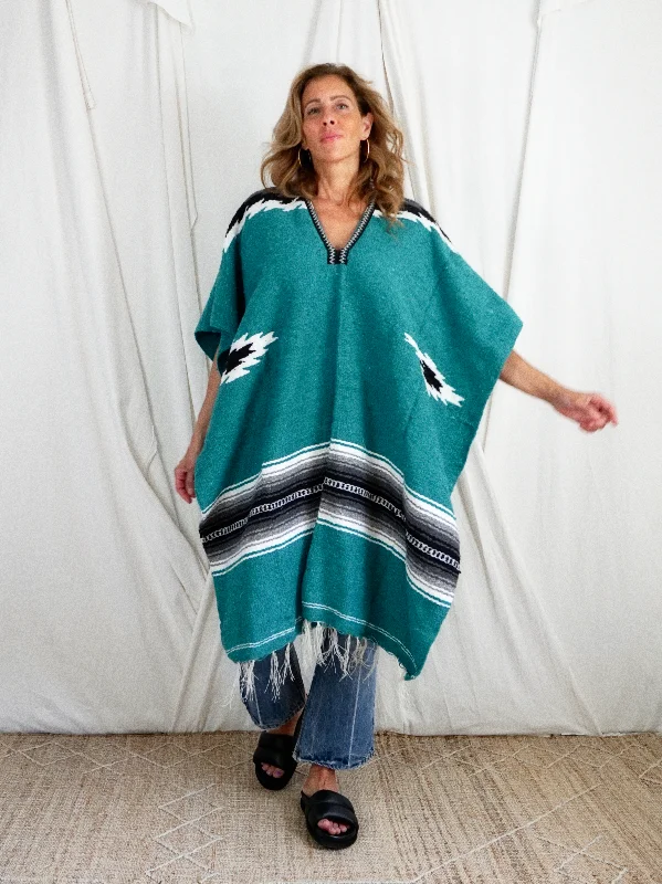 Closeout fashion-forward jacketVintage Serape Mexican Blanket Poncho