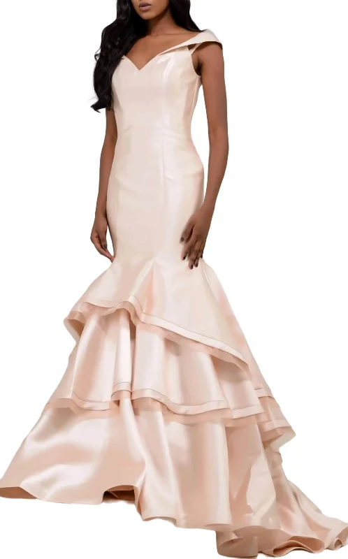 Holiday Sale structured dressFitted Off The Shoulder Prom Dress In White