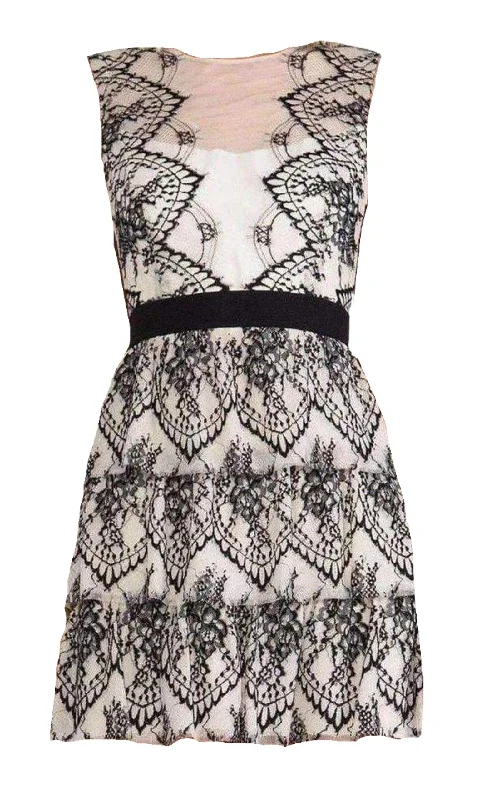 Closeout casual knit dressSleeveless Scalloped Lace Dress