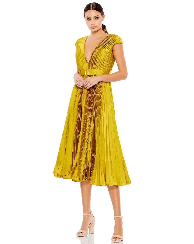 Great Bargains formal dressMac Duggal 26483 Short Pleated Cap sleeve Dress