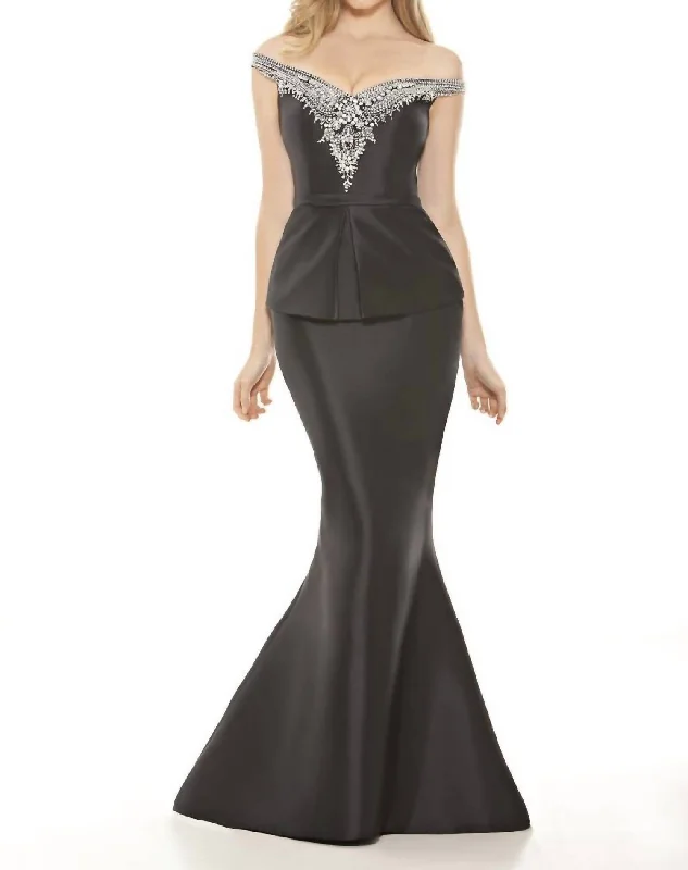Limited Quantity minimalistic dressOff Shoulder Trim Dress With Rhinestones In Black