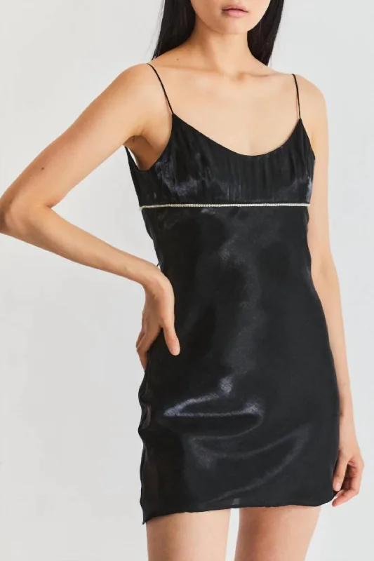 Exclusive Access elegant dressFan Dress In Black